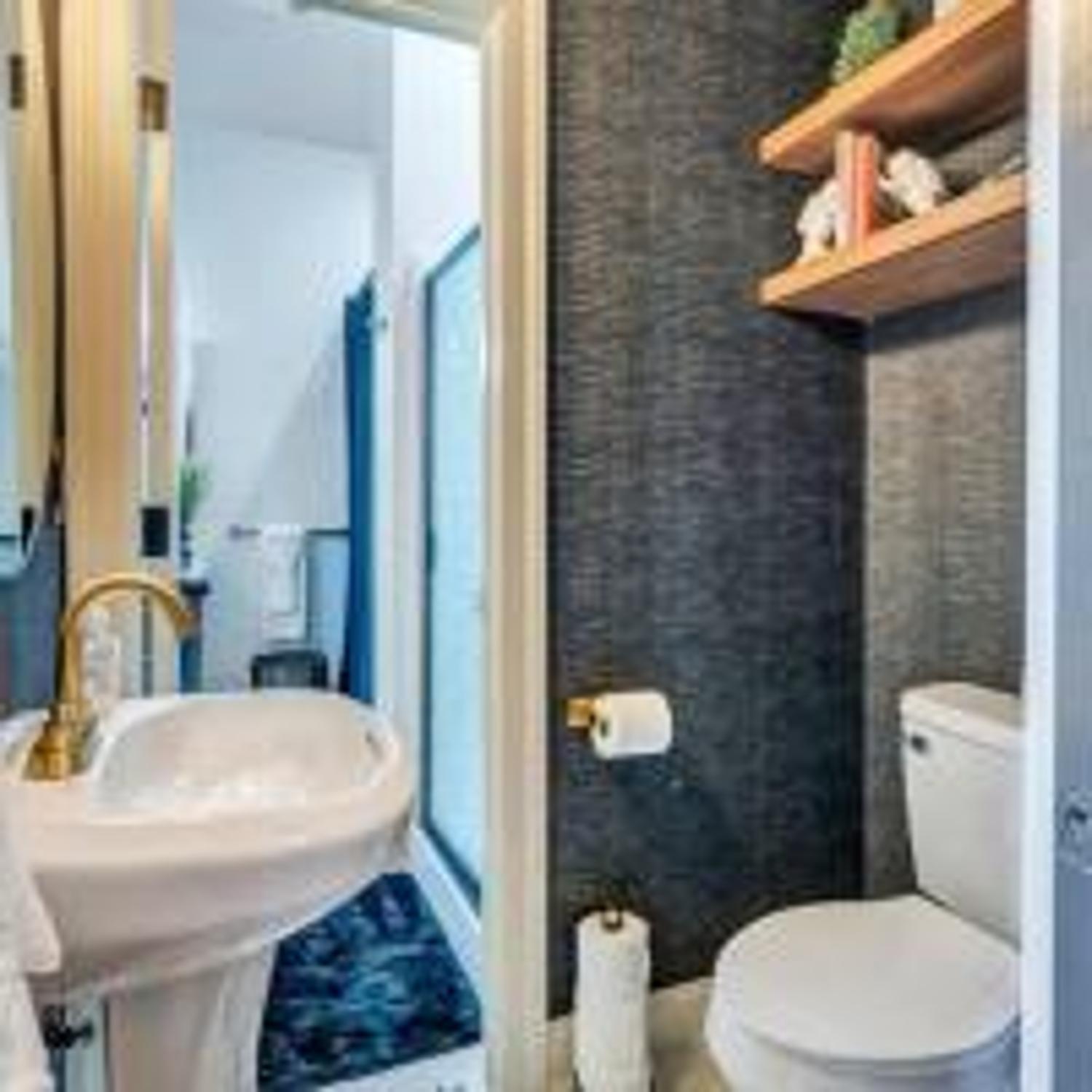 Stylish & Romantic Home, Long-Term Friendly, King バトンルージュ エクステリア 写真