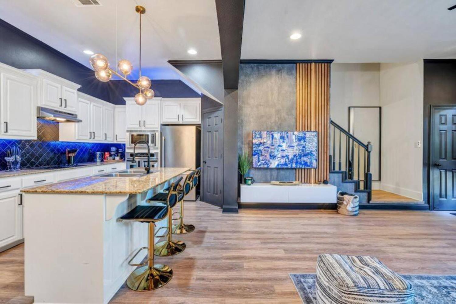 Stylish & Romantic Home, Long-Term Friendly, King バトンルージュ エクステリア 写真