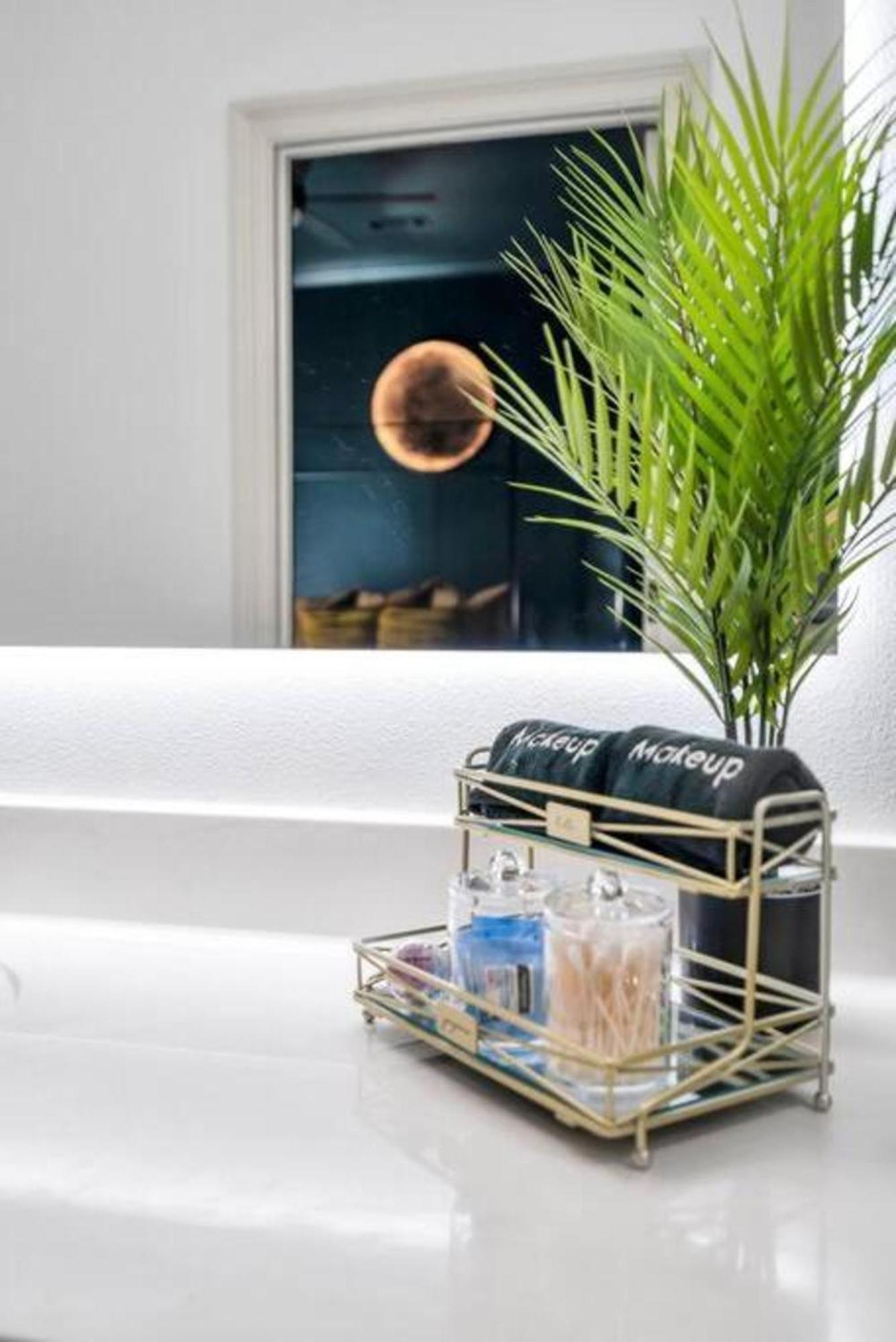 Stylish & Romantic Home, Long-Term Friendly, King バトンルージュ エクステリア 写真