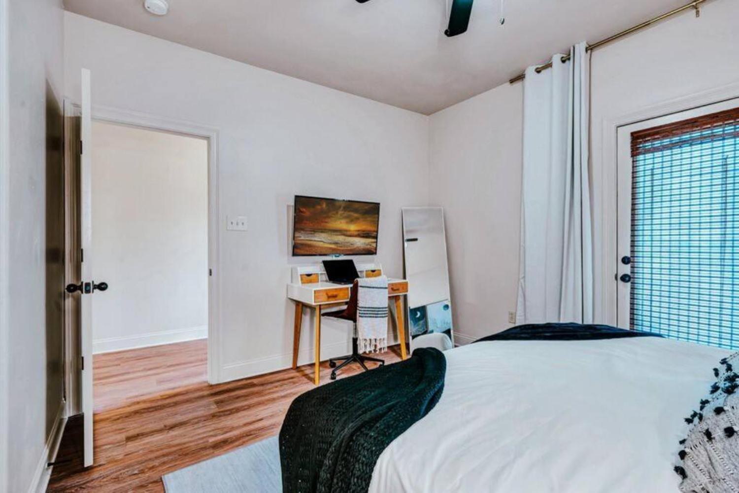 Stylish & Romantic Home, Long-Term Friendly, King バトンルージュ エクステリア 写真