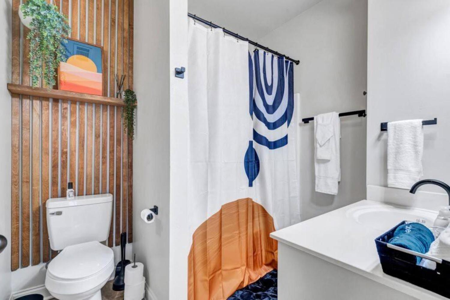 Stylish & Romantic Home, Long-Term Friendly, King バトンルージュ エクステリア 写真